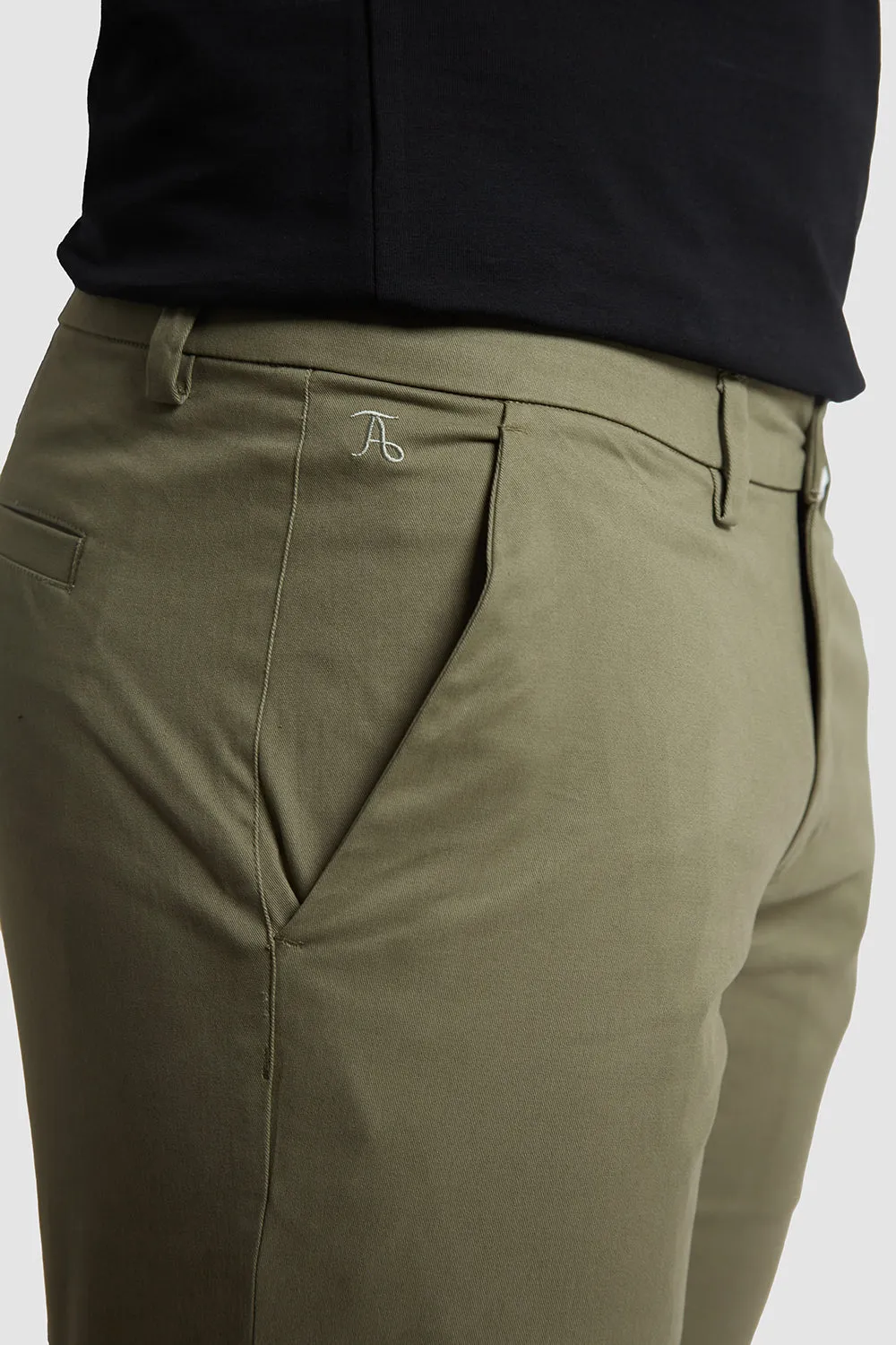 Athletic Fit Chino Shorts in Khaki