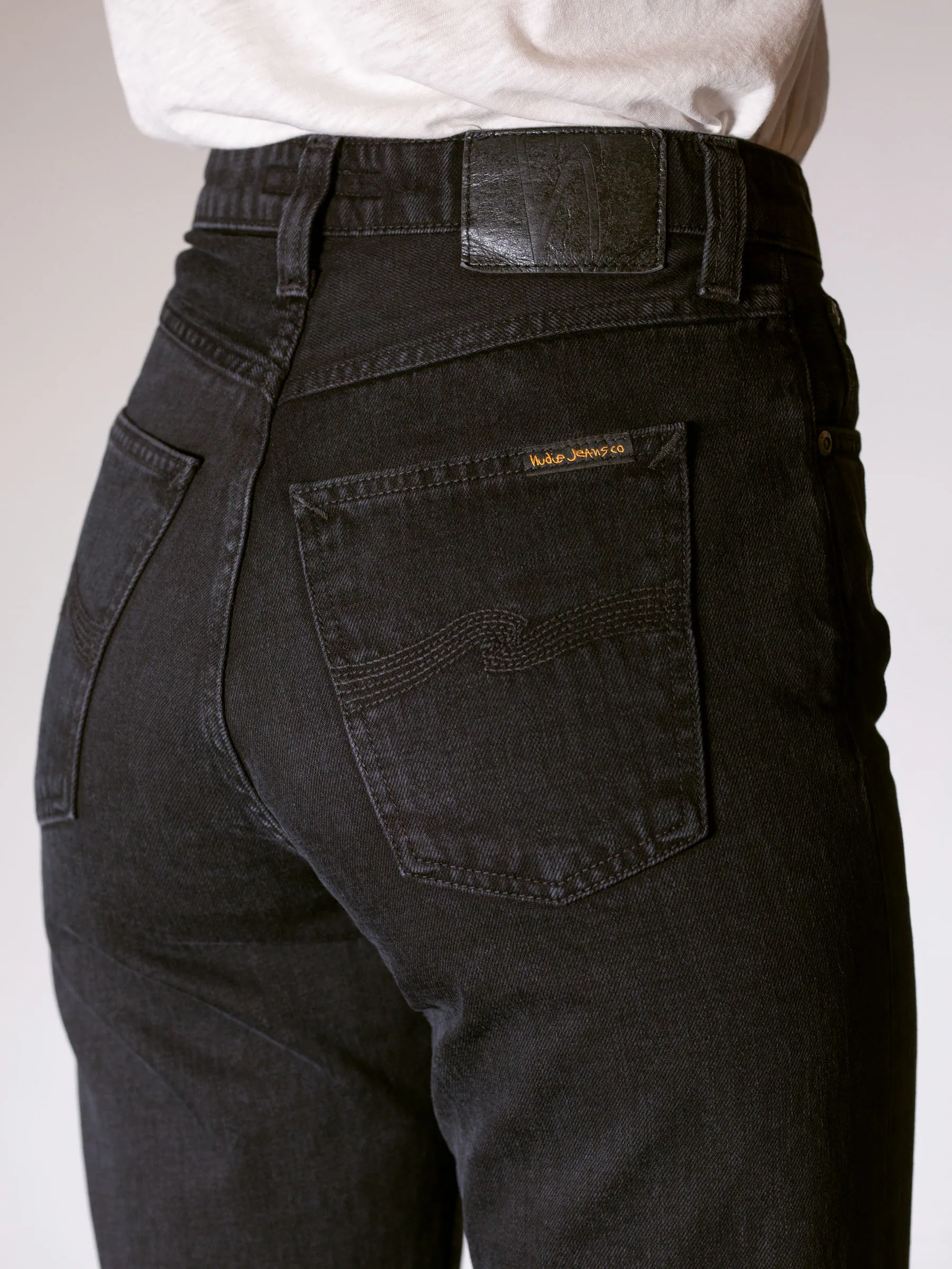 Nudie Jeans Co - Breezy Britt Black Worn - Jean Mom noir